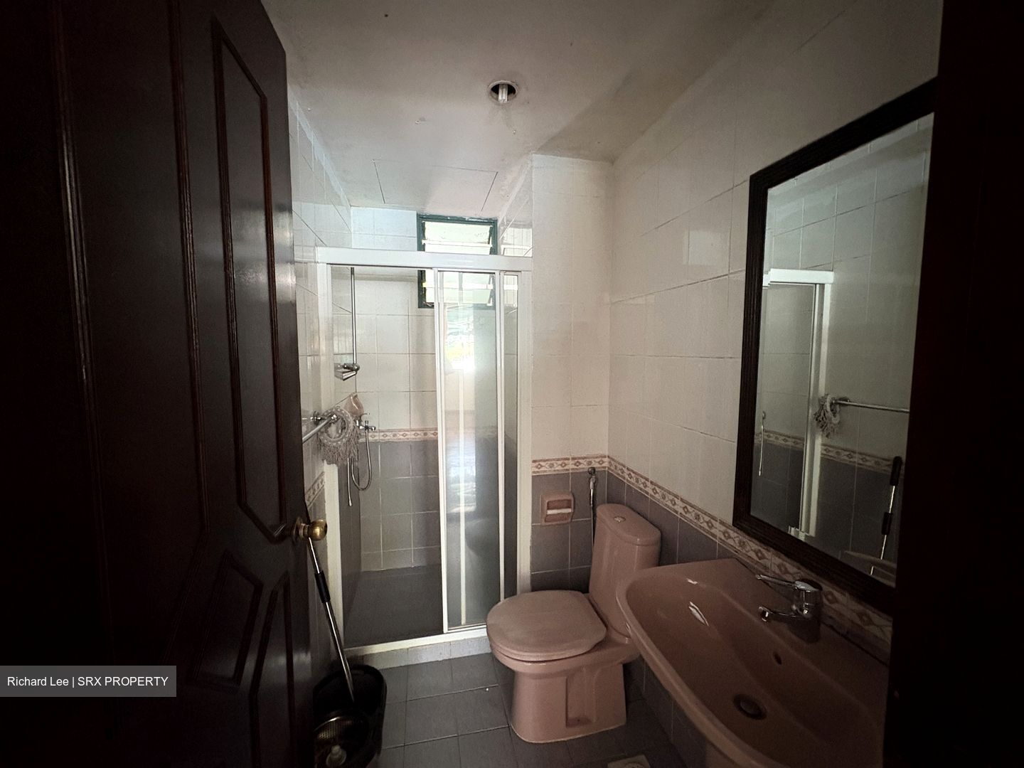Stratford Court (D16), Condominium #450011281